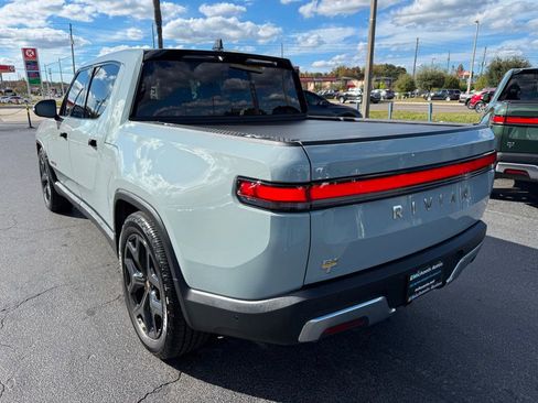 Used 2022 Rivian R1T Adventure image 7