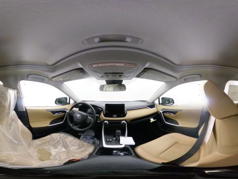 New 2025 Toyota RAV4 XLE image 33