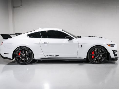 Used 2022 Ford Mustang Shelby GT500 w/ Carbon Fiber Track Pack RWD image 2