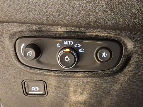 Used 2019 GMC Terrain Denali w/ Advanced Safety Package image 27