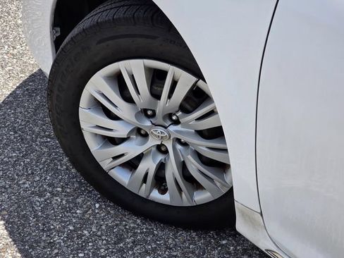 Used 2012 Toyota Camry LE FWD image 27