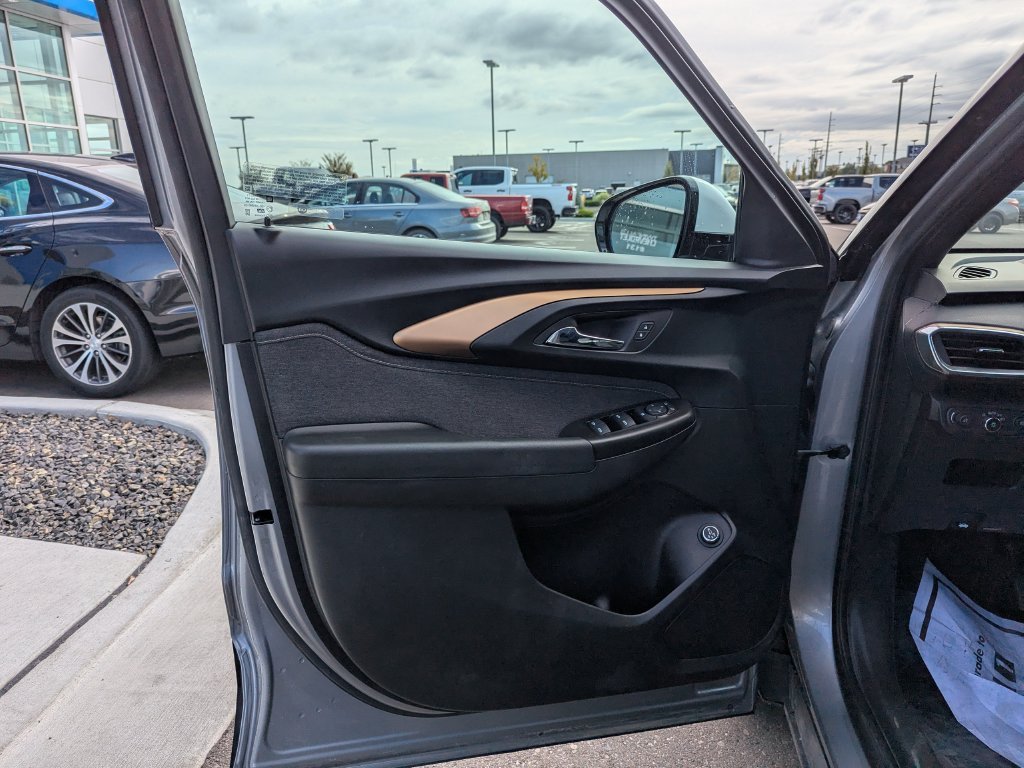 Used 2023 Chevrolet TrailBlazer ACTIV w/ Sun and Liftgate Package FWD image 10