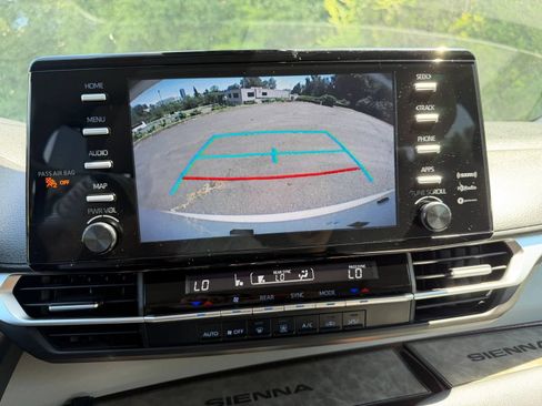 Used 2022 Toyota Sienna LE AWD/4WD image 70