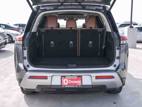 Used 2022 Nissan Pathfinder Platinum w/ Lighting Package (N92) FWD image 28