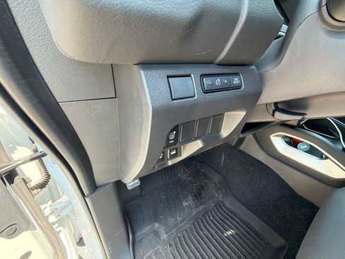 Used 2025 Nissan Frontier SV AWD/4WD image 30