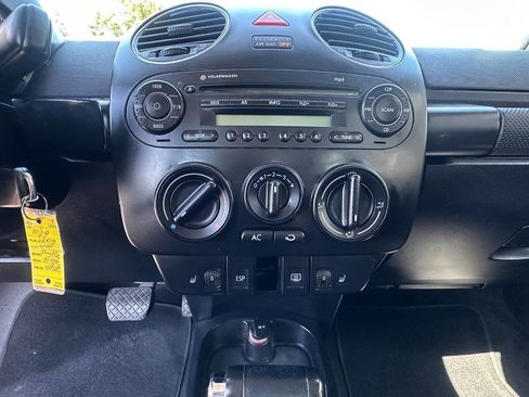 Used 2009 Volkswagen Beetle S FWD image 11