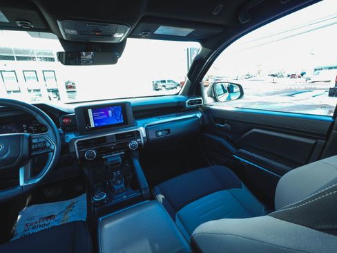 Used 2025 Toyota Tacoma TRD Off-Road image 40