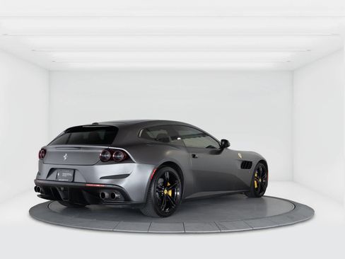 Used 2018 Ferrari GTC4Lusso AWD/4WD image 5