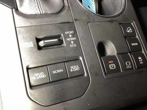 Certified 2023 Toyota Highlander XLE image 22