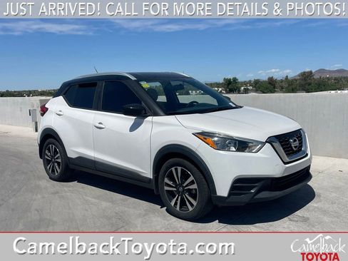 Used 2019 Nissan Kicks SV image 1