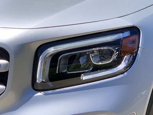 Used 2023 Mercedes-Benz GLB 250 4MATIC image 6