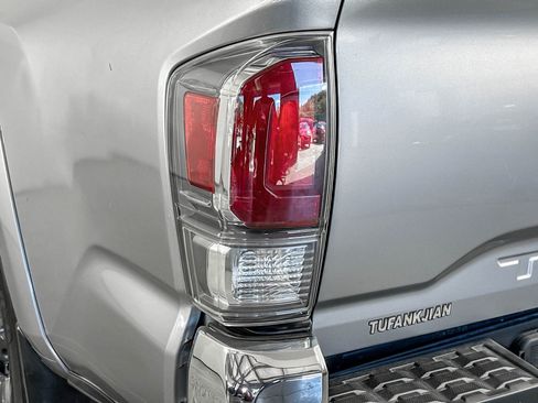 Used 2017 Toyota Tacoma TRD Sport image 36