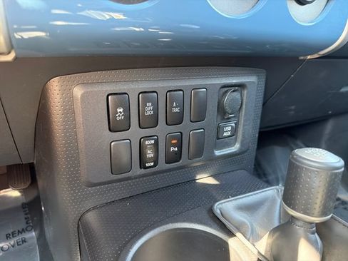 Used 2011 Toyota FJ Cruiser 4WD w/ Upgrade Pkg image 21