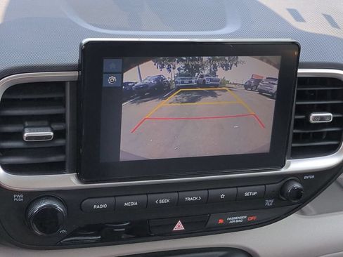 Used 2025 Hyundai Venue SEL FWD image 17
