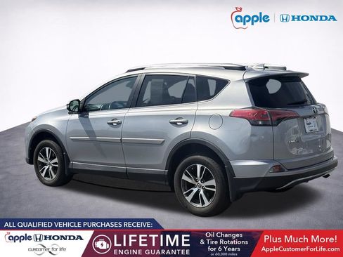 Used 2017 Toyota RAV4 XLE AWD/4WD image 4