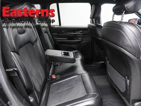 Used 2025 Jeep Grand Cherokee Altitude AWD/4WD image 24