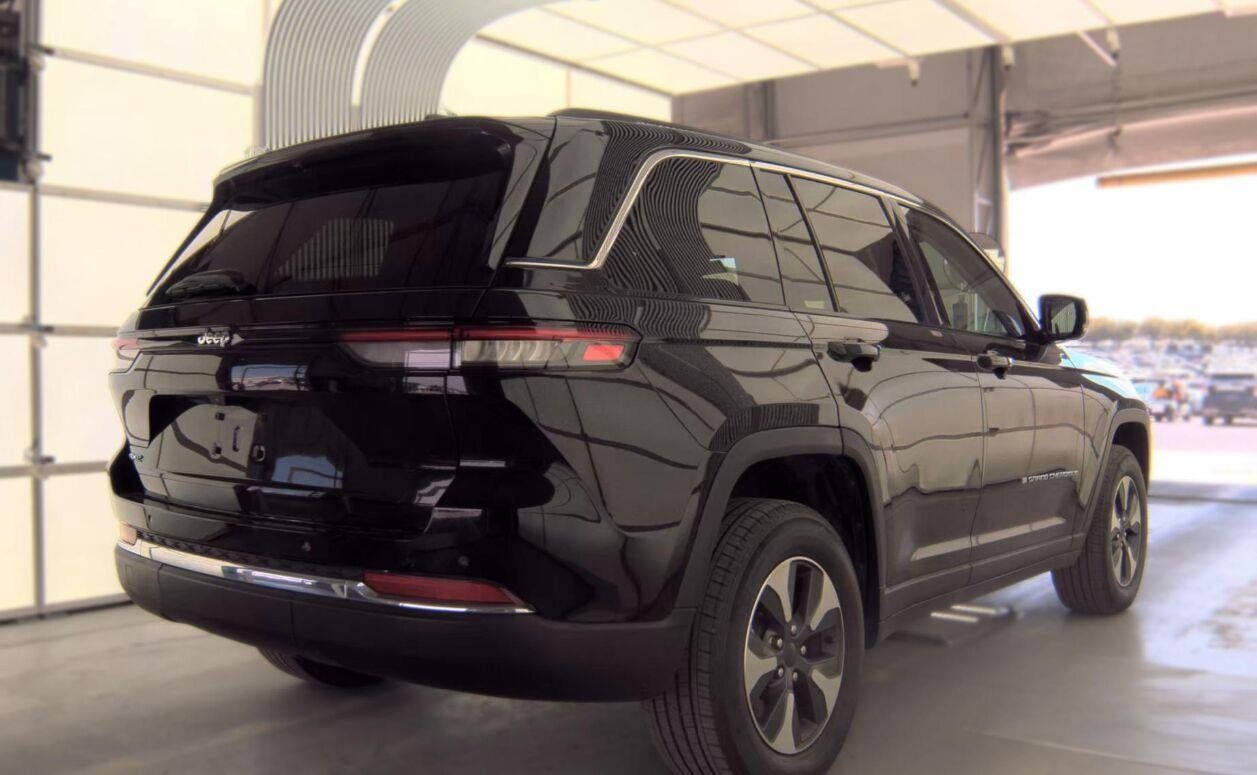 Used 2022 Jeep Grand Cherokee Limited 4xe AWD/4WD image 4