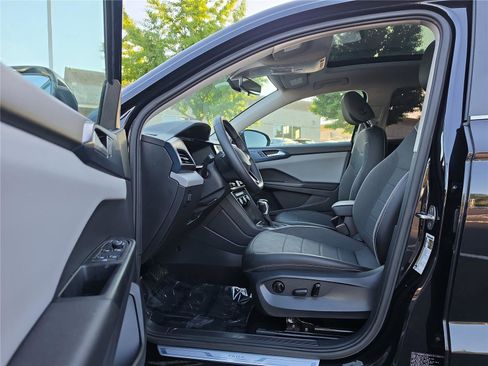 Certified 2023 Volkswagen Taos SE w/ Panoramic Sunroof Package FWD image 12