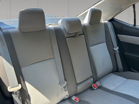 Used 2018 Toyota Corolla LE FWD image 18