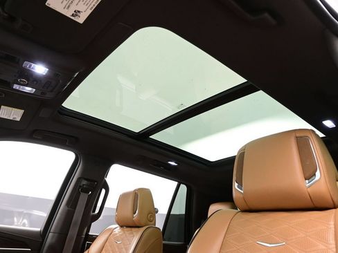 Used 2022 Cadillac Escalade Premium Luxury AWD/4WD image 37