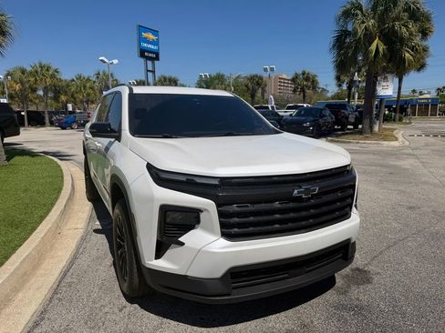 Used 2024 Chevrolet Traverse LT w/ Trailering Package image 2