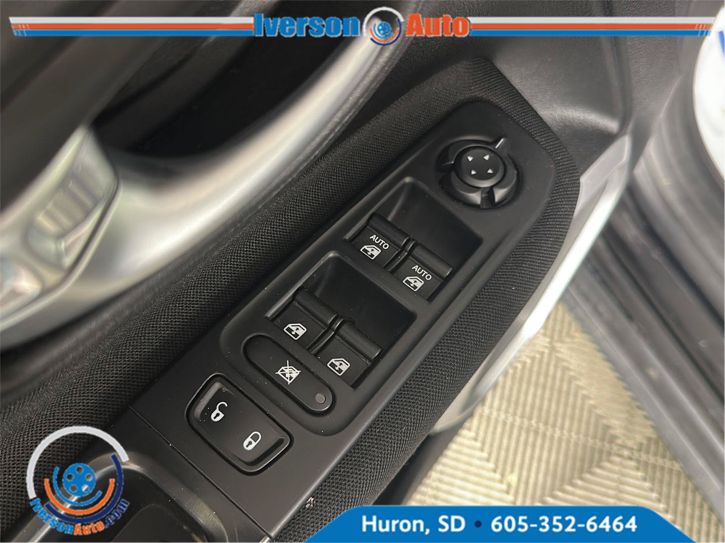 Used 2018 Jeep Renegade Latitude w/ Cold Weather Group AWD/4WD image 14