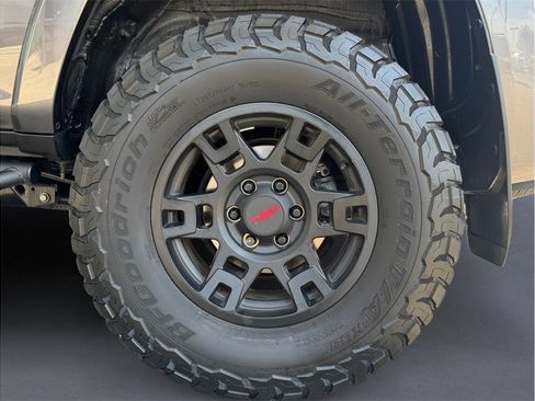 Used 2022 Toyota 4Runner SR5 AWD/4WD image 8