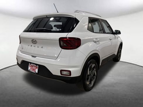 Used 2025 Hyundai Venue SEL image 5