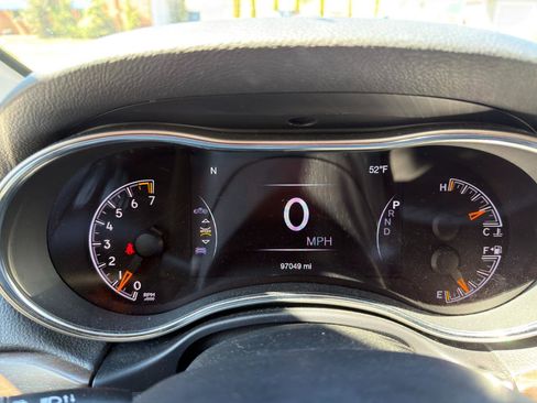 Used 2017 Jeep Grand Cherokee Limited image 24