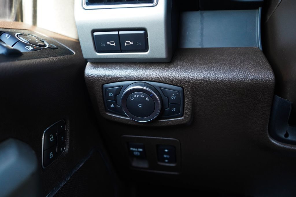 Used 2019 Ford F150 King Ranch w/ Equipment Group 601A Luxury AWD/4WD image 35