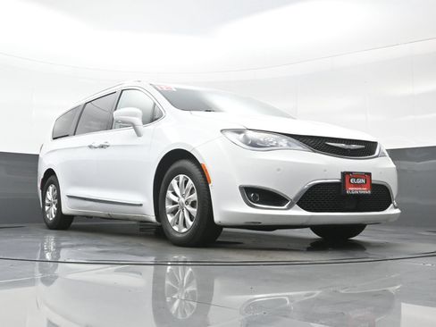 Used 2018 Chrysler Pacifica Touring-L Plus w/ Advanced Safetytec Group FWD image 28