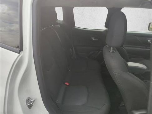 Used 2023 Jeep Renegade Latitude image 21