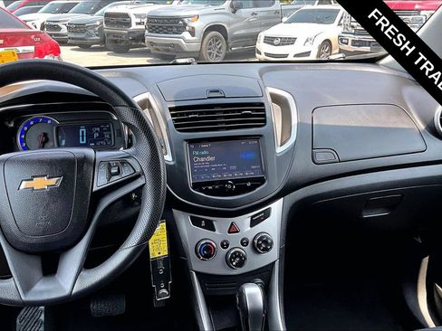 Used 2015 Chevrolet Trax LT w/ LT Sun and Sound Package FWD image 9