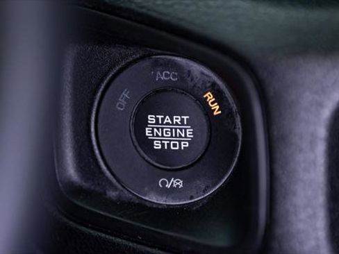 Used 2025 Jeep Wrangler Unlimited Sport AWD/4WD image 40