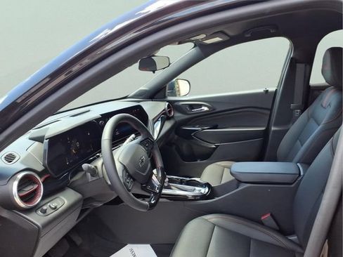 Used 2025 Chevrolet Trax RS w/ Driver Confidence Package FWD image 11