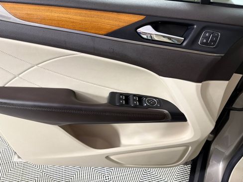 Used 2015 Lincoln MKC AWD w/ Equipment Group 102A Reserve image 11