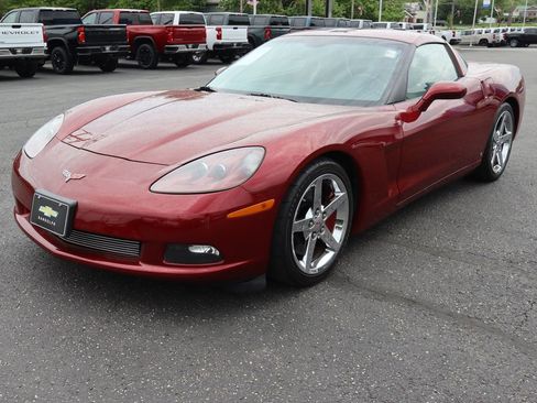 Used 2007 Chevrolet Corvette Coupe w/ Performance Package RWD image 23