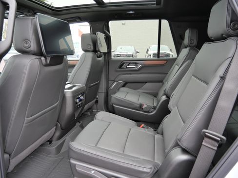 New 2026 GMC Yukon Denali w/ Denali Reserve Package image 4