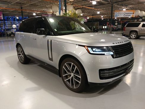 Used 2024 Land Rover Range Rover SE AWD/4WD image 1
