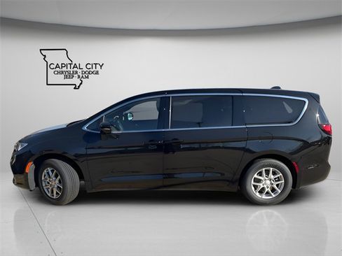 New 2026 Chrysler Pacifica Select image 7