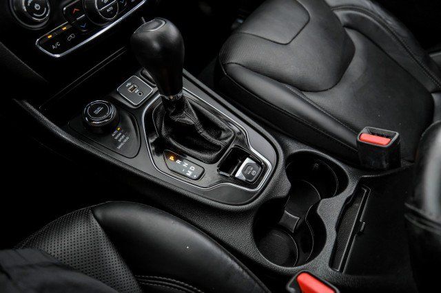 Used 2019 Jeep Cherokee Limited AWD/4WD image 23