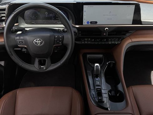 Used 2025 Toyota Crown Signia AWD/4WD image 13