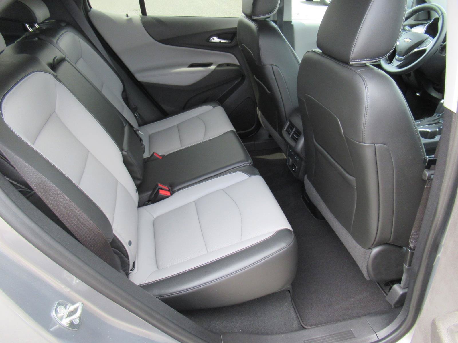 Used 2018 Chevrolet Equinox Premier FWD image 32
