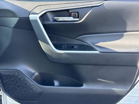 Used 2022 Toyota RAV4 XLE image 19