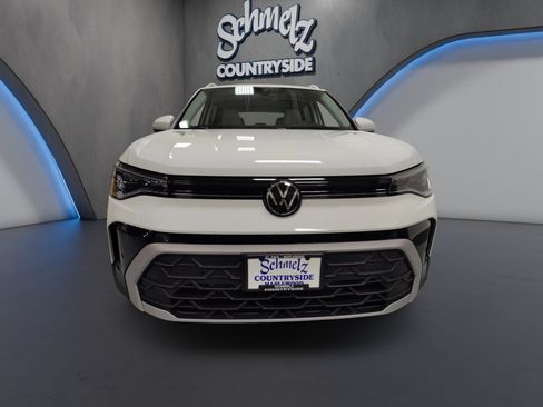 Used 2025 Volkswagen Taos SE FWD image 2