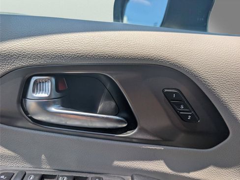 Used 2023 Chrysler Pacifica Touring-L FWD image 28