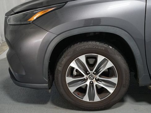 Used 2022 Toyota Highlander XLE FWD image 5