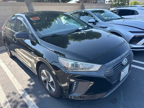 Used 2017 Hyundai Ioniq SEL FWD image 2