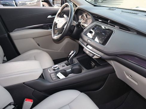 Used 2023 Cadillac XT4 Luxury w/ Cold Weather Package image 13