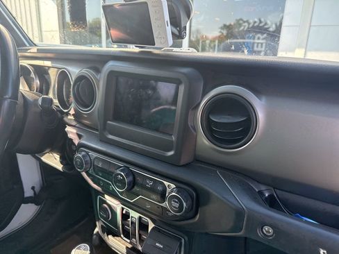 Used 2019 Jeep Wrangler Unlimited Sport S image 4